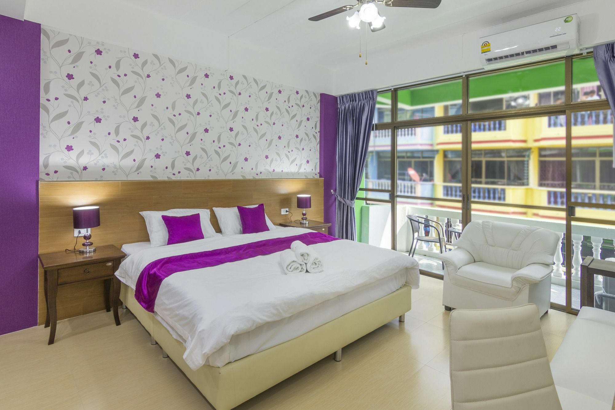 Kontiki Guesthouse Jomtien Beach Exterior foto
